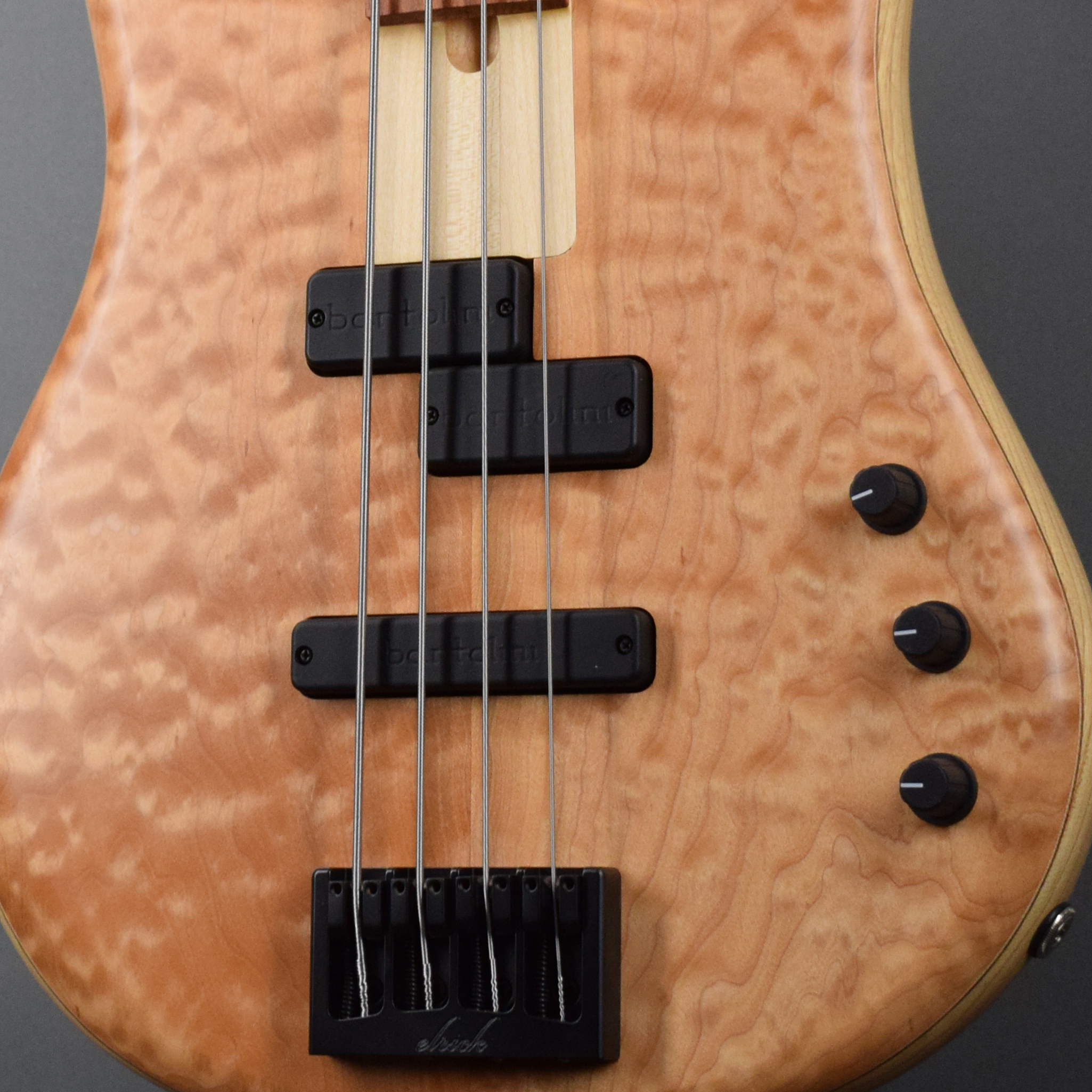 Elrick Gold Series, Handcarved Icon P/J 4-String Bass Guitar