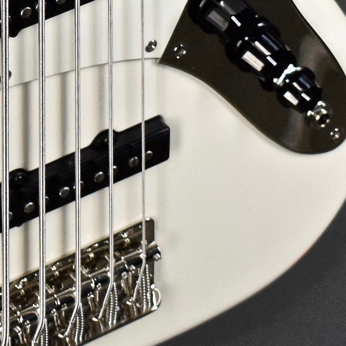 Modern Vintage MVJ5-75 '70s Vintage 5-String Electric Bass Guitar